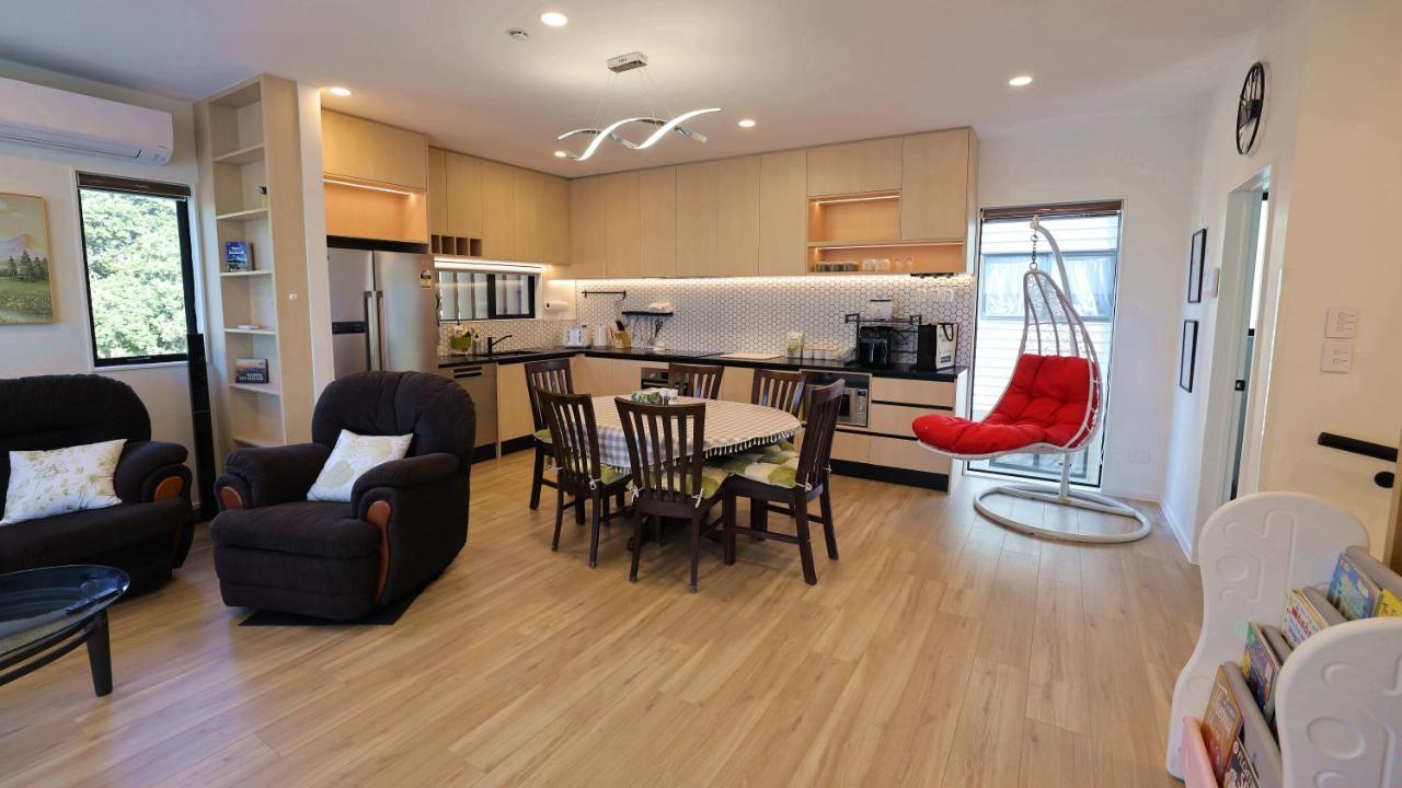 Luxury Brand New Designer Living Apartment Auckland Exterior photo